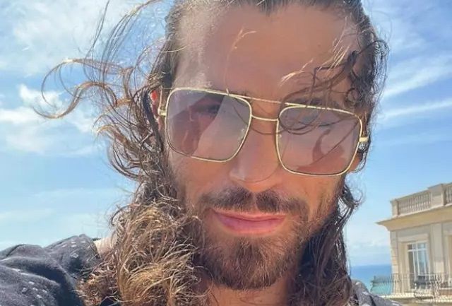 Can Yaman ailesini paylaştı! Babasını gören herkes gördüğüne inanamadı 1